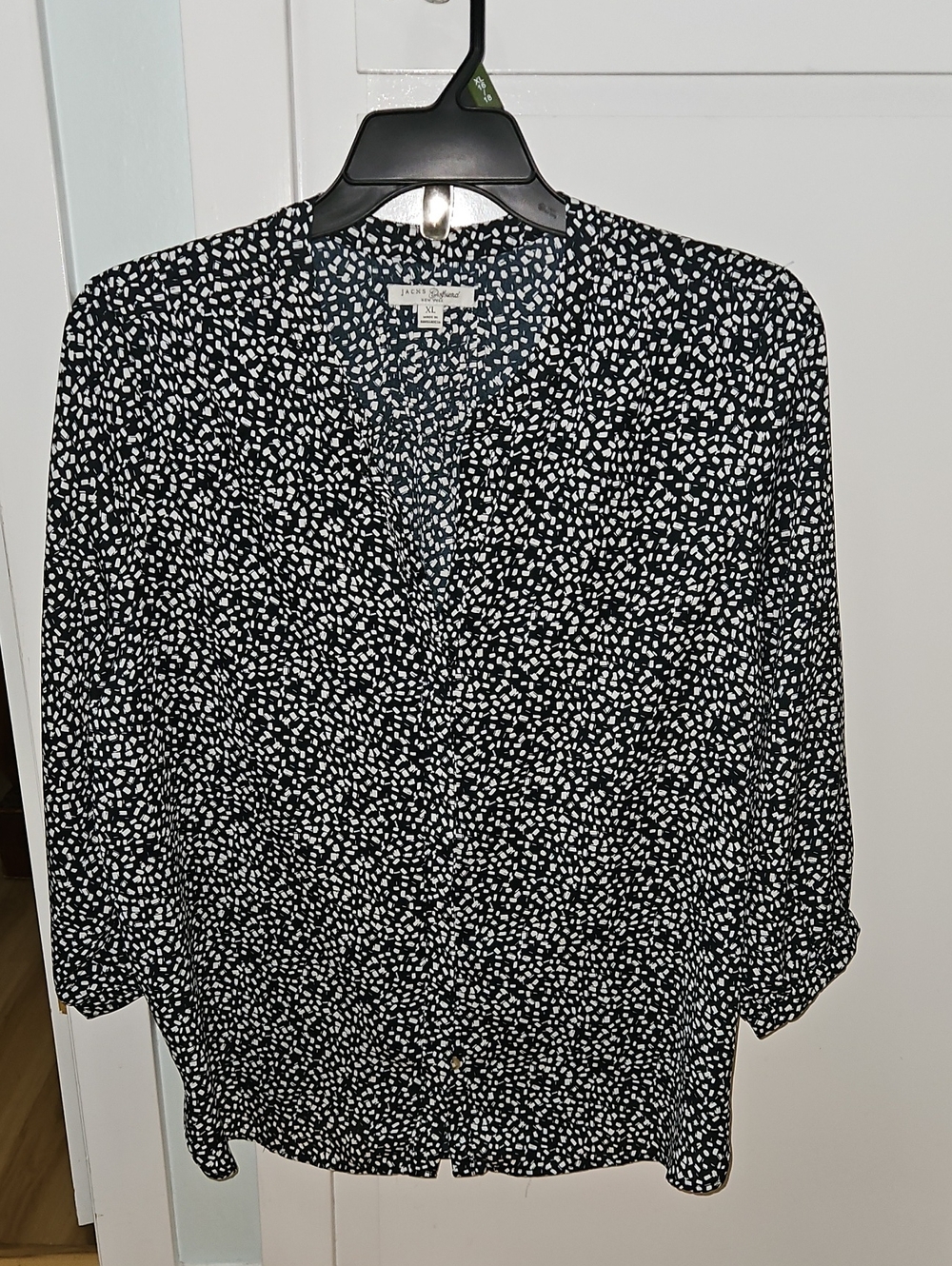 Lark & Ro Black and White Speckled V-Neck Blouse